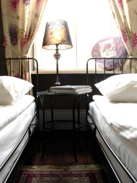 Chmielna Guest House Варшава Стая снимка